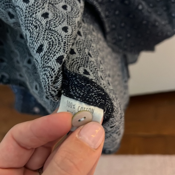 Claire Heinui Sam Top. Size Medium. - Picture 4 of 4